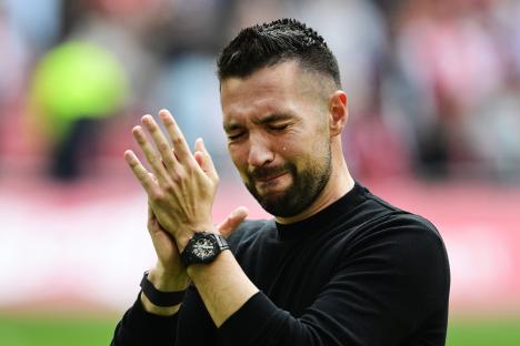 Francesco Farioli, Ajax coach, crying.