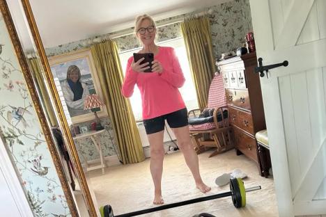 Celebrity Big Brother’s Fern Britton, 67, shows off body transformation after workout in home gym