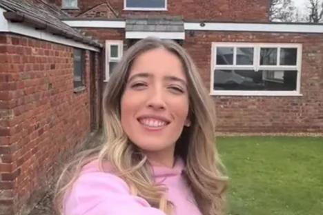 I furnished my ENTIRE home with Facebook Marketplace finds – my stools were free & I saved £1k on a farmhouse table set