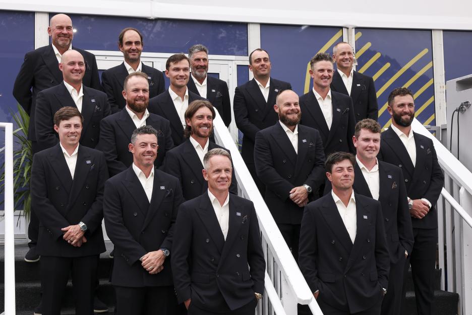Team Europe golfers posing for a photo.