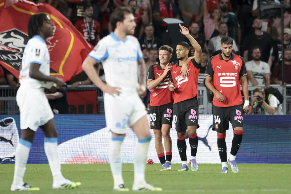 Rennes soccer players celebrating a goal.