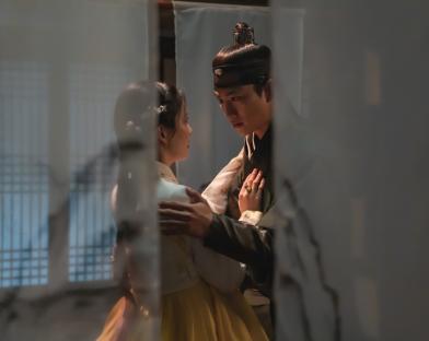 Seohyun And Taecyeon Lock Eyes Moments Before Their First Kiss In “The First Night With The Duke” 4
