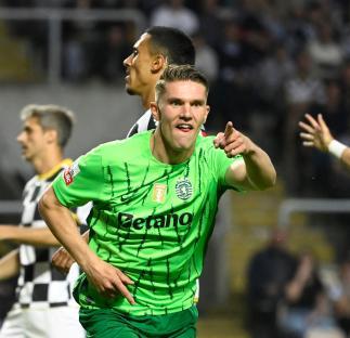 Viktor Gyokeres celebrates scoring a goal.