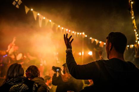 Person raising their hand at a Shindig Festival.