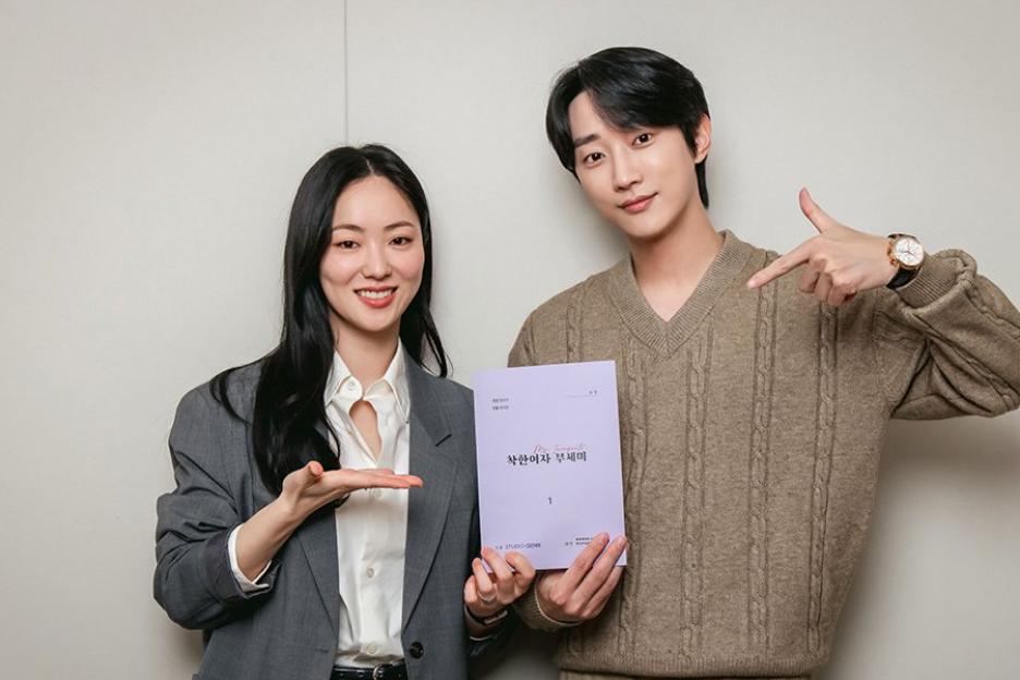 Watch: Jeon Yeo Been, Jung Jinyoung, And More Impress At Script Reading For Upcoming Drama “Ms. Incognito”