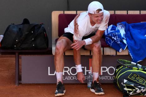 Jesper de Jong of the Netherlands injured during a tennis match.