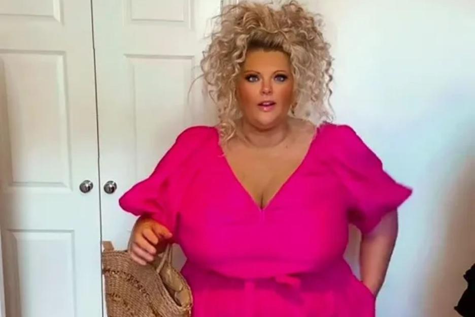 I’m a size 22 and found the best day-to-night dress EVER during my food shop, it makes me so snatched & even has pockets