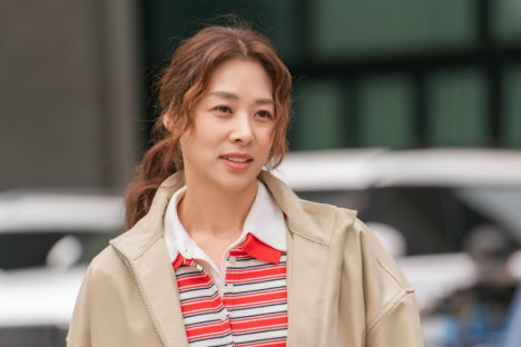 Jang Shin Young Transforms Into A Single Mother With Strong Maternal Love In New Drama “Woman Who Swallowed The Sun”