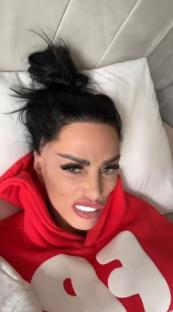 Katie Price sparks concern again with shrinking frame as she poses in tiny pyjama set 2
