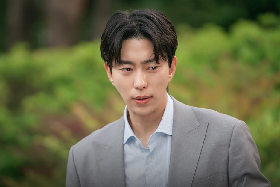 Yoon Hyun Min Transforms Into A Third-Generation Chaebol Heir With Complex Charms In New Drama “Our Golden Days”