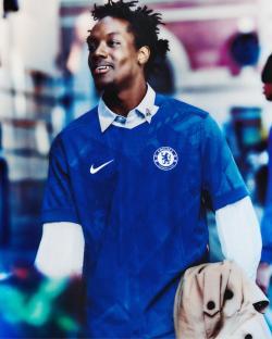 Person wearing a Chelsea 25/26 kit.