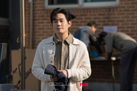 Ryu Kyung Soo Starts A New Life As A Farmer In New Drama “Our Unwritten Seoul” 6