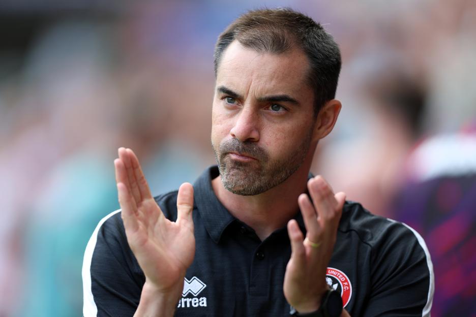 Ruben Selles, Sheffield United manager, applauding.