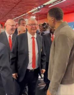 Sir Alex Ferguson speaking with a man.