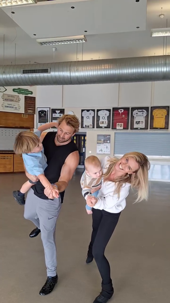 Chris Robshaw and Camilla dancing with their children.