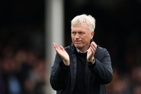 David Moyes, Everton manager, applauding.