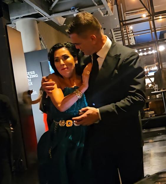 Jessie Wallace crying, comforted by Scott Maslen at the National Television Awards.