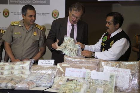 Seizure of counterfeit US and Peruvian currency at a news conference.