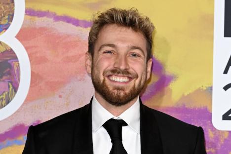 Sam Thompson shares post about ‘cheating’ after split from Zara McDermott as romance with Samie Elish is confirmed
