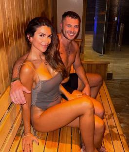 Ekin-Su CülcüloÃlu and Curtis Pritchard in a sauna.