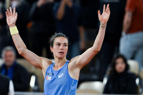 Lois Boisson was spotted in action during Day 11 of Roland Garros 2025 in Paris, France. The French tennis player continued her campaign at the prestigious clay court tournament. Pictured: lois boisson Ref: BLU_S8360479 040625 NON-EXCLUSIVE Picture by: / SplashNews.com Splash News and Pictures USA: 310-525-5808 UK: 020 8126 1009 eamteam@shutterstock.com World Rights, No Belgium Rights, No France Rights, No Italy Rights