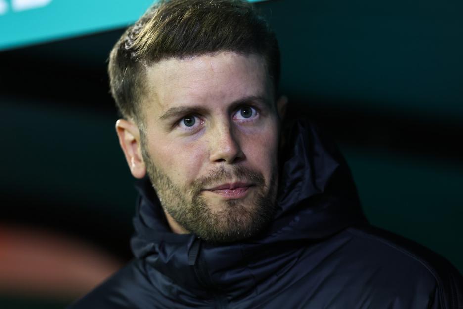 BARNSLEY, ENGLAND - SEPTEMBER 23: Fabian Hurzeler the head coach of Brighton and Hove Albion during the Carabao Cup Third Round match between Barnsley and Brighton & Hove Albion at Oakwell Stadium on September 23, 2025 in Barnsley, England. (Photo by Robbie Jay Barratt - AMA/Getty Images)
