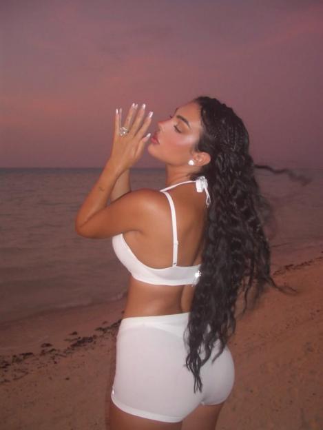 Georgina Rodriguez Alo advert on the Red Sea, , https://www.instagram.com/p/DNlMhSCoQNq/?img_index=1,