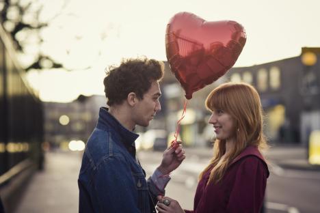 5 psychological tricks to make someone fall for you instantly and the 4 big conversation mistakes you want to avoid
