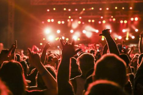 Rock band announce SPLIT with frontman after 10 years leaving fans devastated
