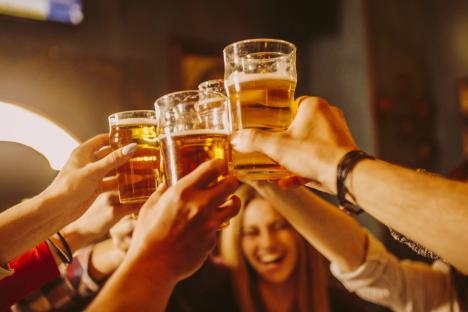 People are only just realising the reason why pint glasses have had a bump on them since 1913 and it makes so much sense