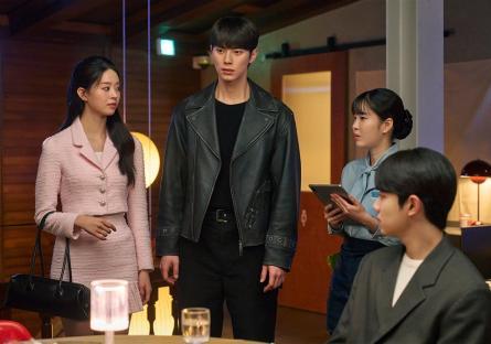 Roh Jeong Eui And Cho Jun Young Awkwardly Share A Table With Lee Chae Min And His Ex In &#8220;Crushology 101&#8221; 5