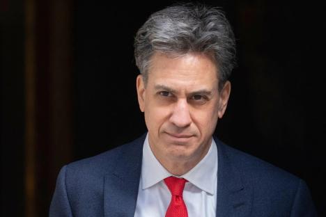 Eco-loon Ed Miliband is an embarrassment whose net-zero schemes will cost us a fortune – it’s time Sir Keir ditched him 