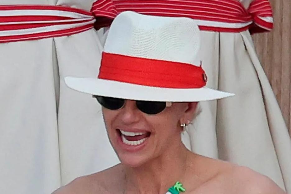 Vogue Matthews looks incredible in green strapless bikini on holiday with husband Spencer after denying marriage split