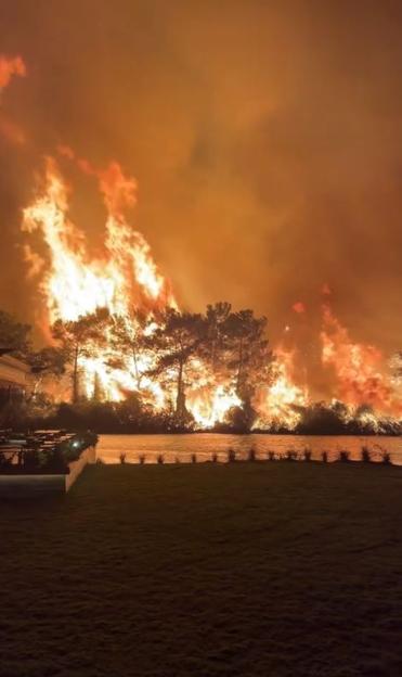 Horror moment flames engulf Turkey holiday hotspot as tourists evacuated from hotels & 800 firefighters battling blaze