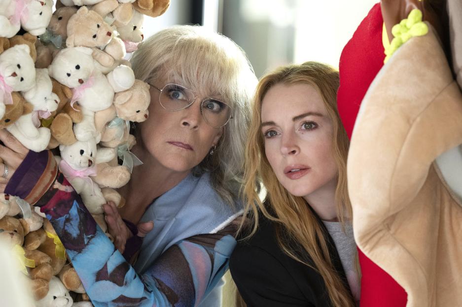 Jamie Lee Curtis and Lindsay Lohan in a scene from "Freaky Friday."