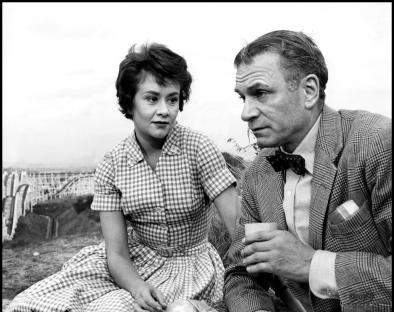 Black and white photo of Joan Plowright and Laurence Olivier on a picnic.