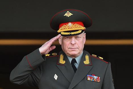 General Oleg Salyukov saluting.