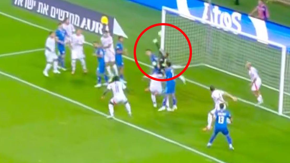 BREAKING: Tempers Flare as Gianluigi Donnarumma Confronts Sunderland Star Amid Man City's Title Setback