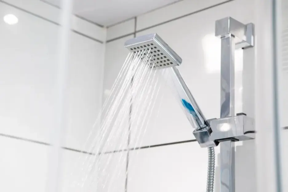 UK households warned over exact timing of showers as heatwave strikes