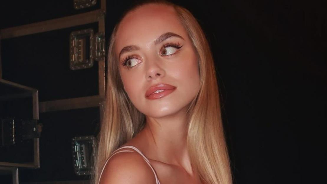 Sinner sparks romance rumours with stunning model, 24, who once dated Mick Schumacher as eagle-eyed fans spot wallpaper