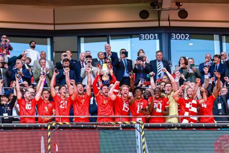 Whitstable Town team celebrating their Isuzu FA Vase victory at Wembley Stadium.