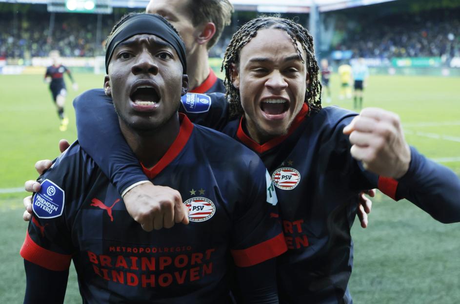 Noni Madueke and Xavi Simons of PSV Eindhoven celebrating a goal.