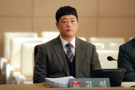 Im Seong Jae Is An Associate Lawyer Who Leads A Double Life As A Food Blogger In New Drama &#8220;Law And The City&#8221; 4