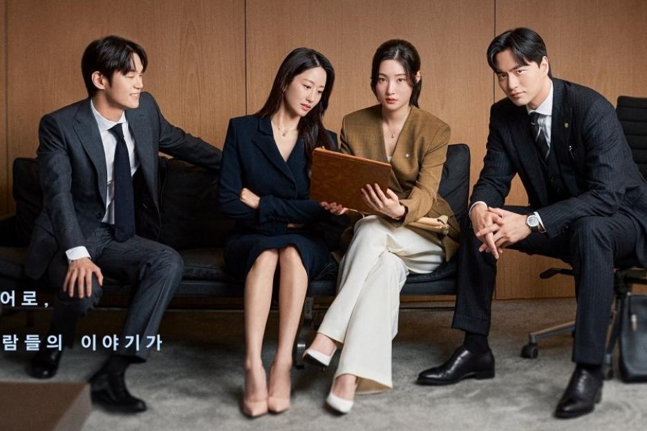 Lee Jin Uk, Jung Chaeyeon, Lee Hak Joo, And Jeon Hye Bin Exude Professionalism In “Beyond The Bar” Poster