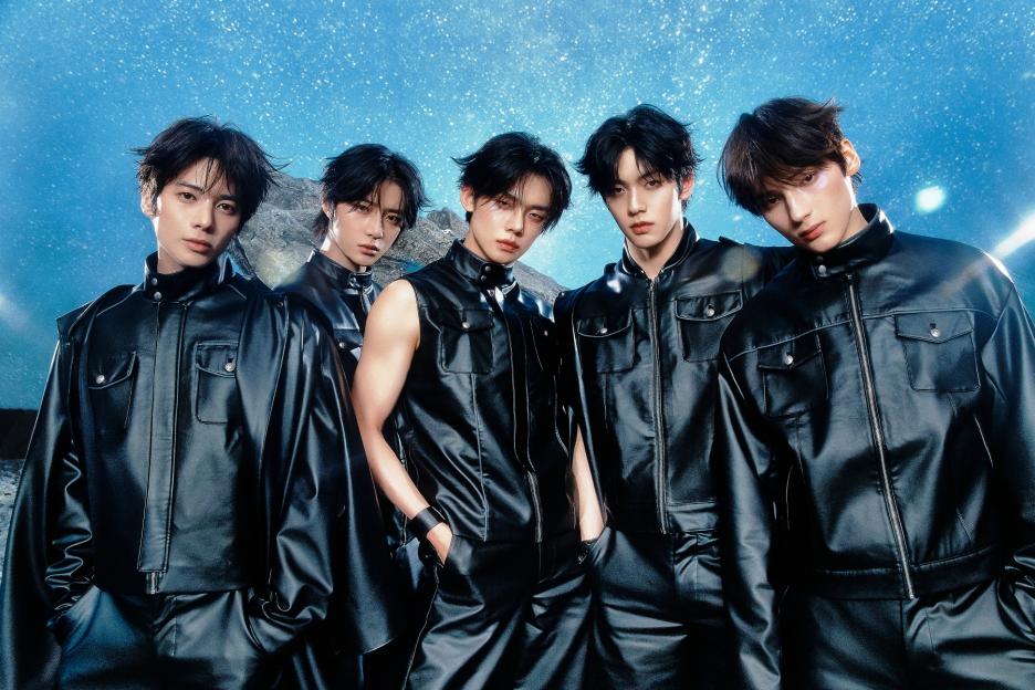 TXT Surpasses 1.4 Million 1st-Day Sales + Tops iTunes Charts Worldwide With “The Star Chapter: TOGETHER”