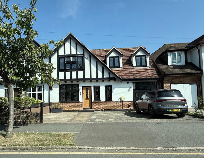 Tudor-style house used in Harry Potter filming.