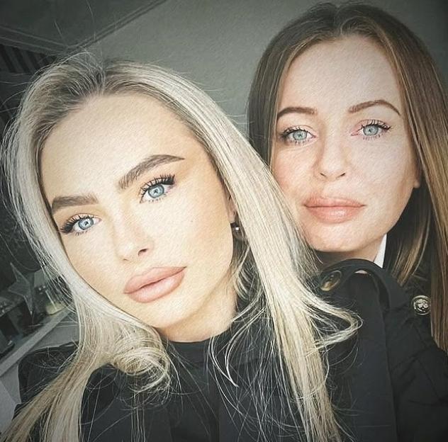 Photo of Mia O'Brien and her mother.