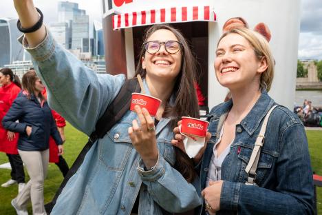 Average age Brits meet their ‘best friend for life’ is revealed in new study