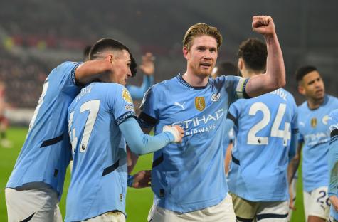 Kevin De Bruyne celebrates a goal with teammates.
