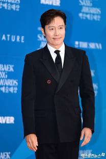 Stars Grace The Red Carpet At 61st Baeksang Arts Awards 13
